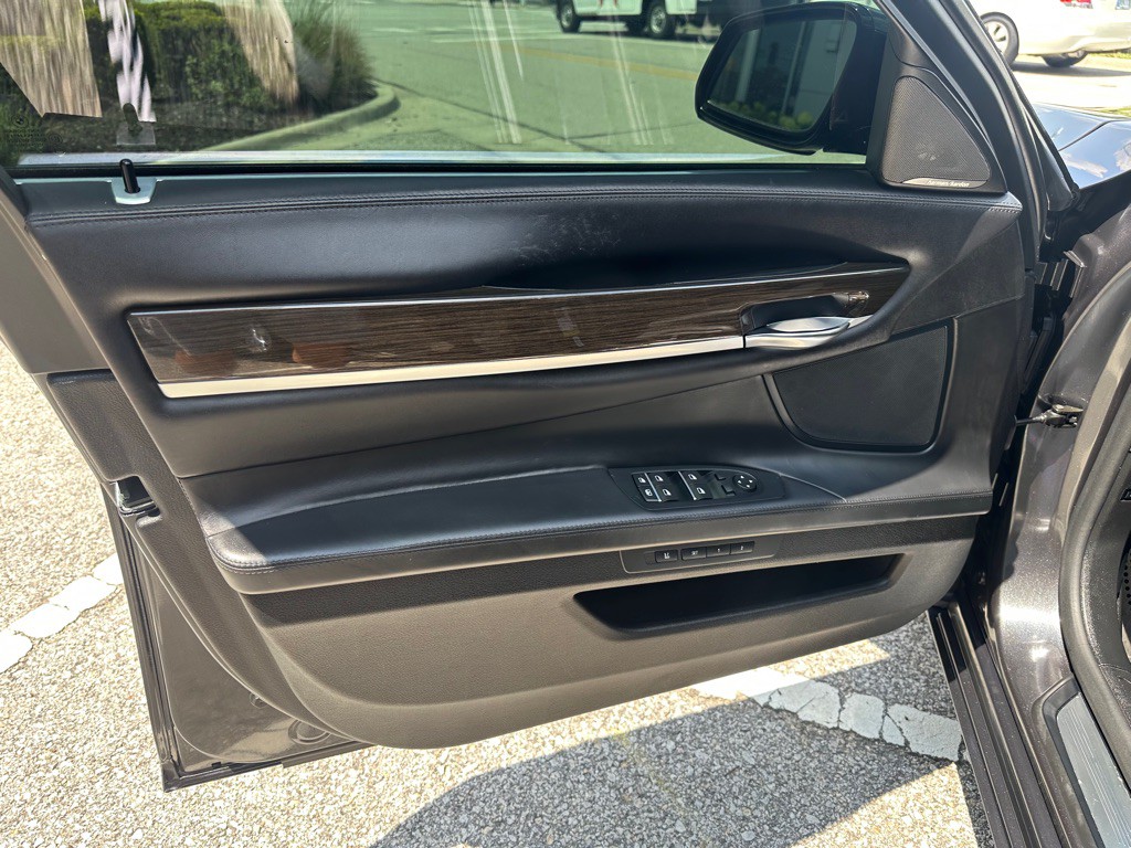 2015 BMW 7 Series Image 11