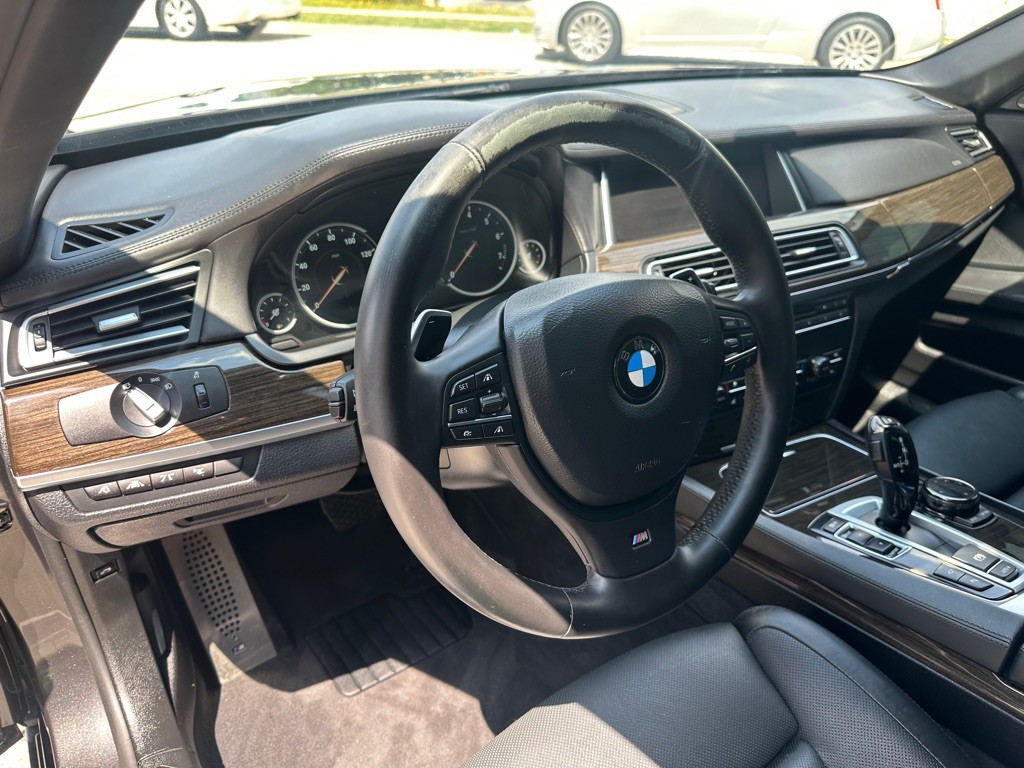 2015 BMW 7 Series Image 13