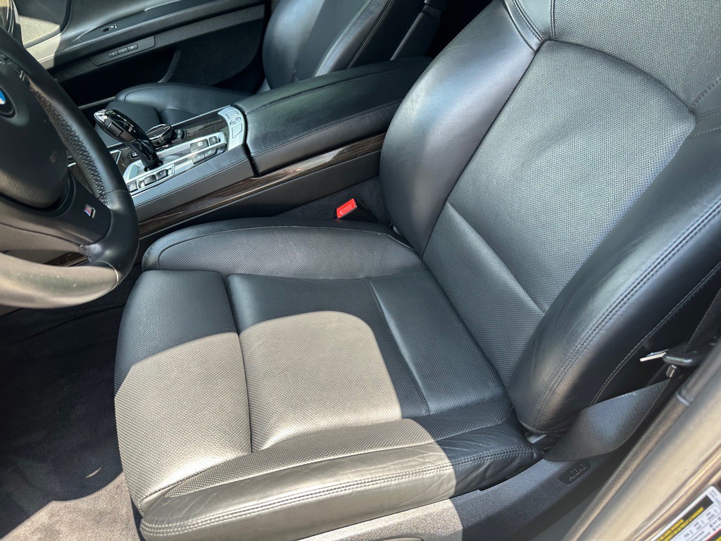 2015 BMW 7 Series Image 16