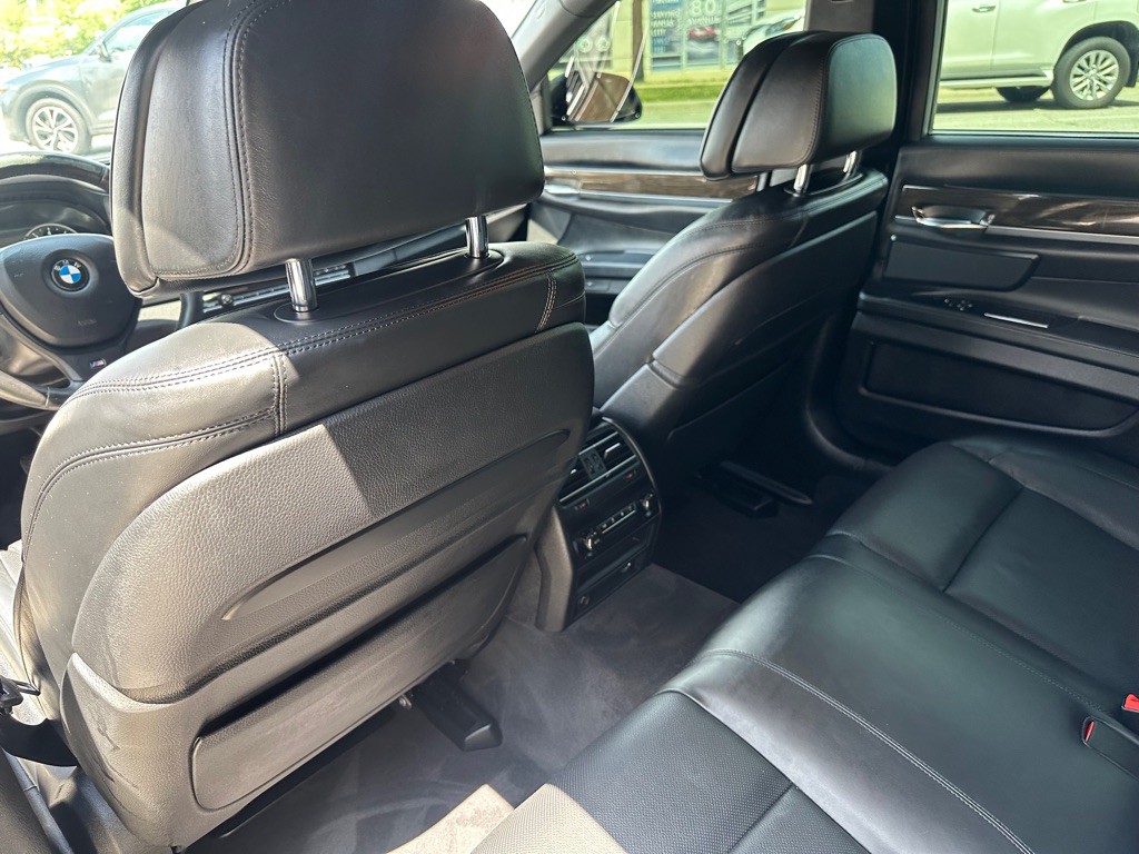 2015 BMW 7 Series Image 18