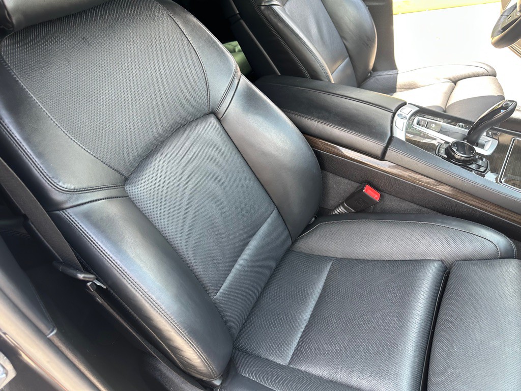 2015 BMW 7 Series Image 29