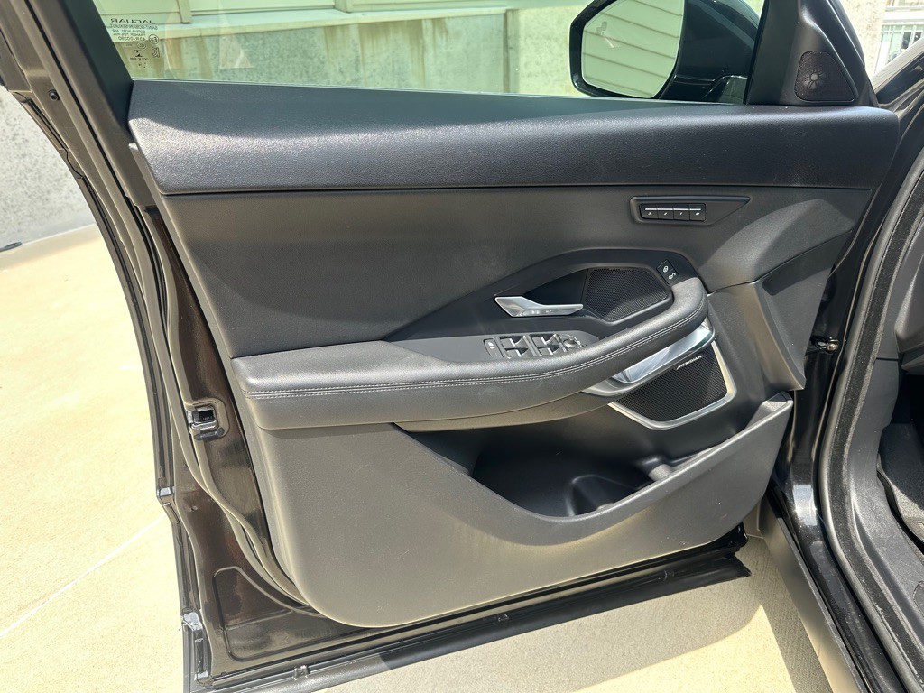 2018 Jaguar E-pace Image 9