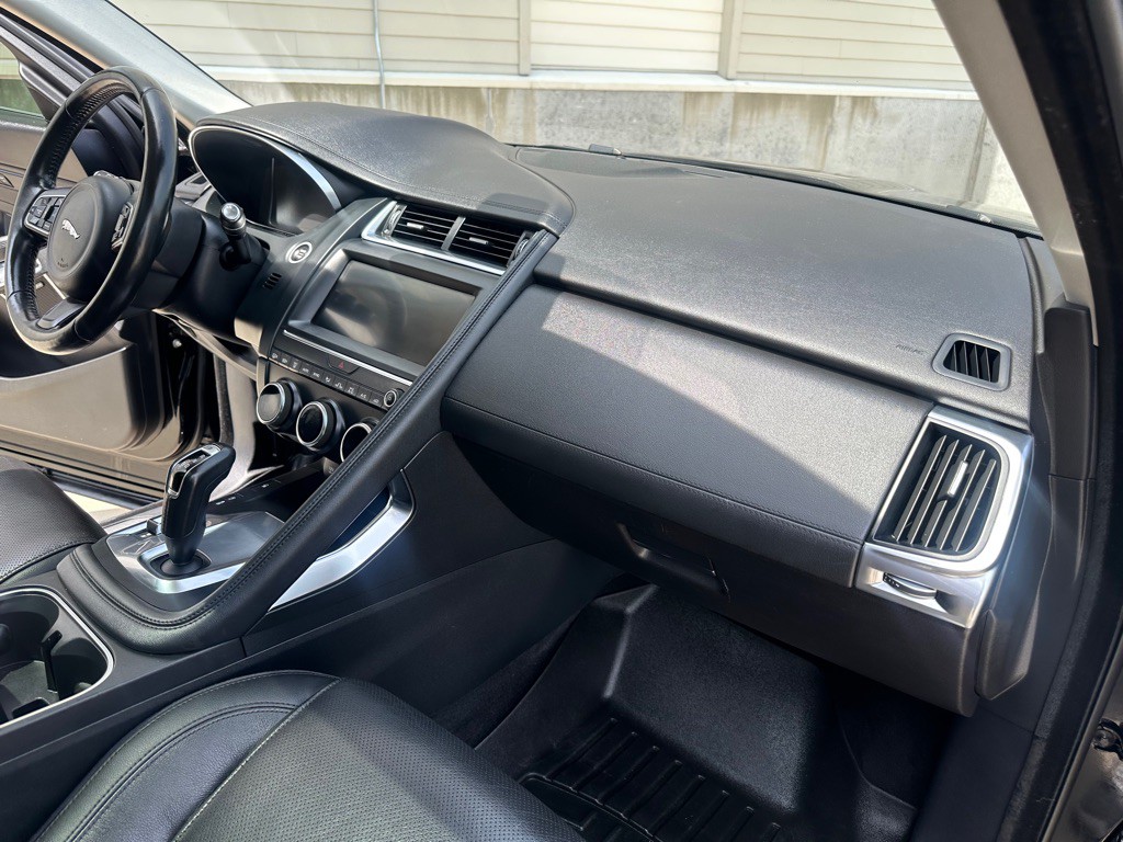 2018 Jaguar E-pace Image 25