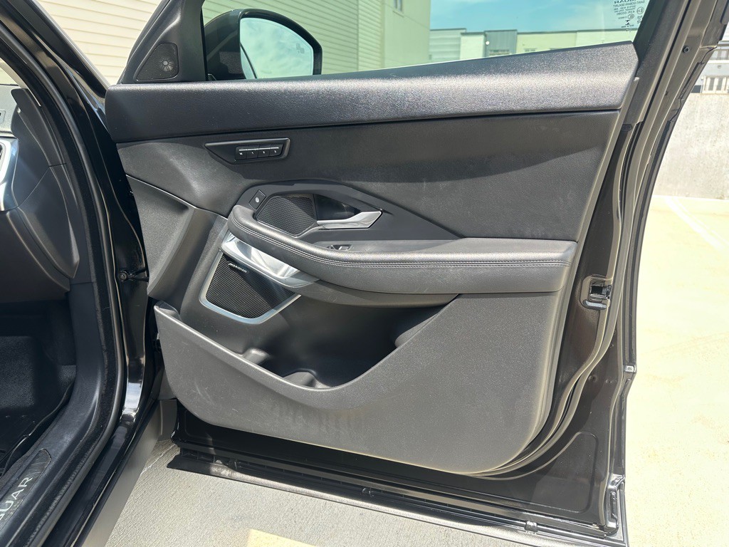 2018 Jaguar E-pace Image 30