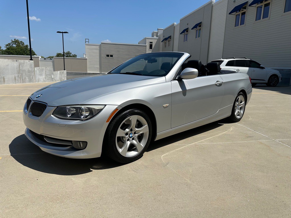 2011 BMW 3 Series Image 3