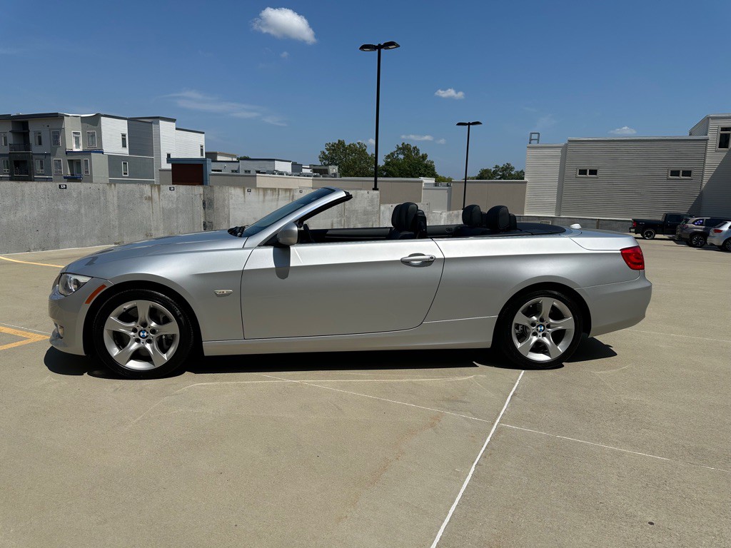2011 BMW 3 Series Image 4