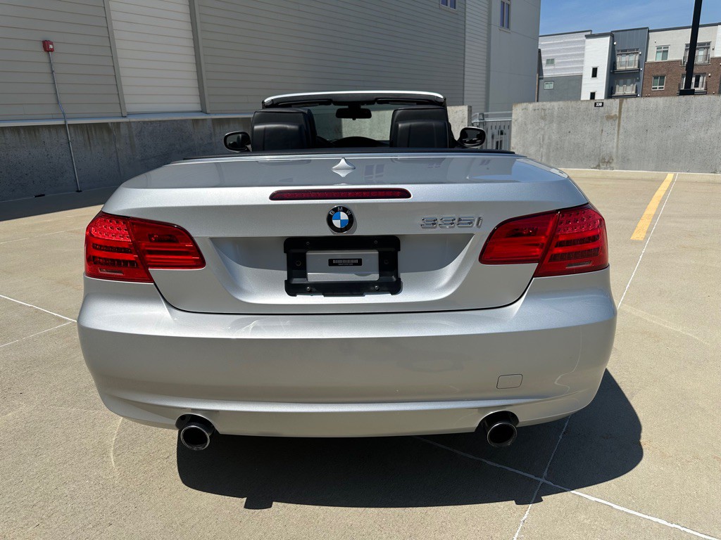 2011 BMW 3 Series Image 6