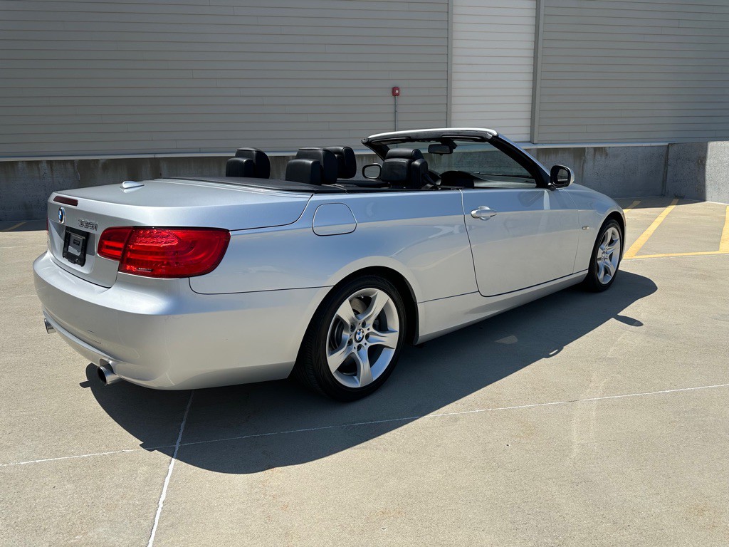2011 BMW 3 Series Image 7