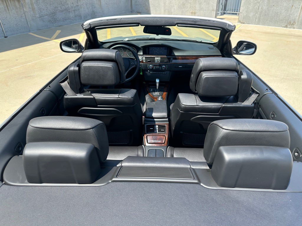 2011 BMW 3 Series Image 9