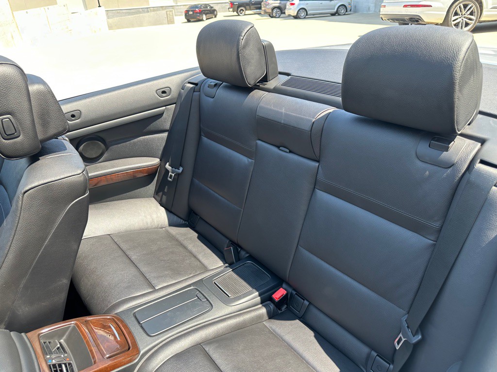 2011 BMW 3 Series Image 18