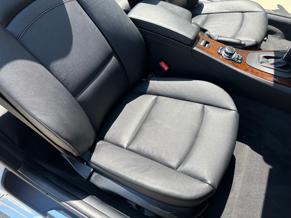 2011 BMW 3 Series Image 21