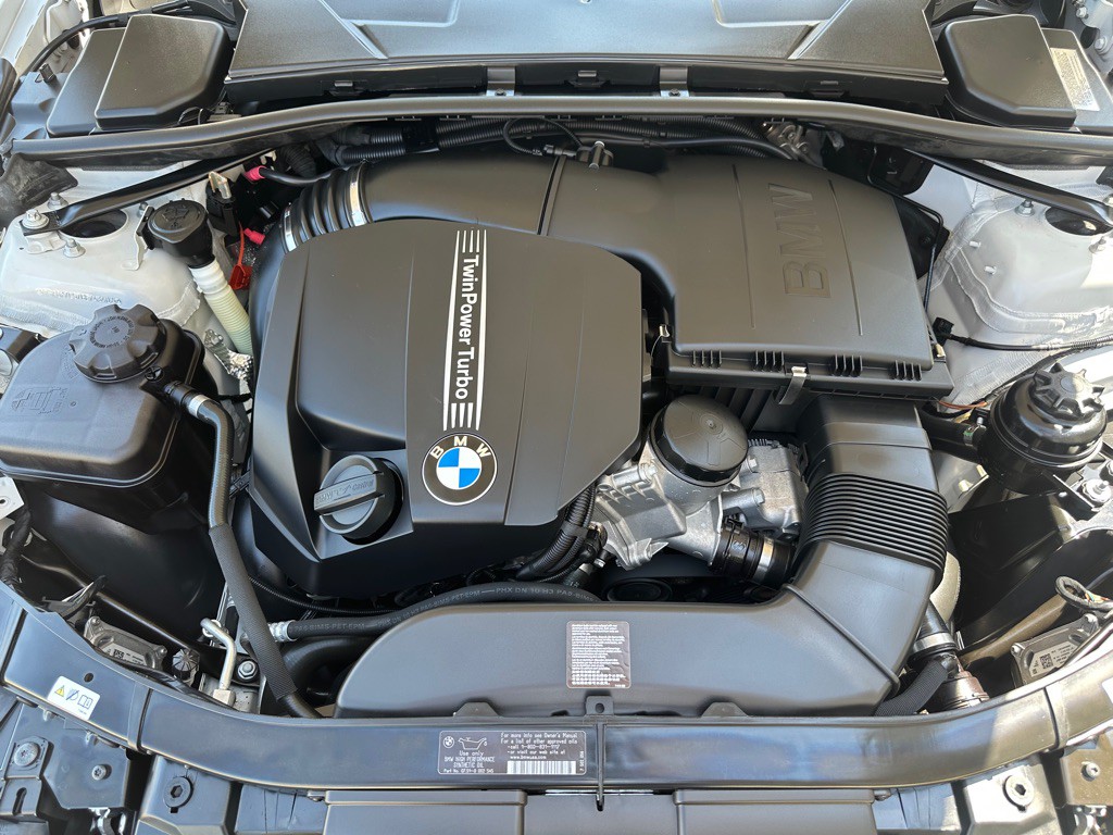 2011 BMW 3 Series Image 26