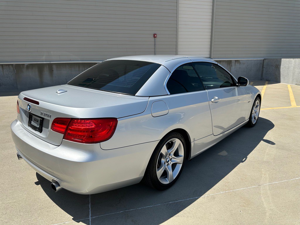 2011 BMW 3 Series Image 28
