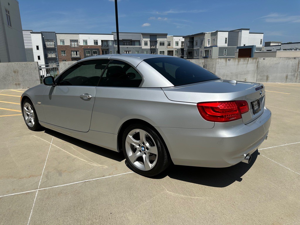 2011 BMW 3 Series Image 30