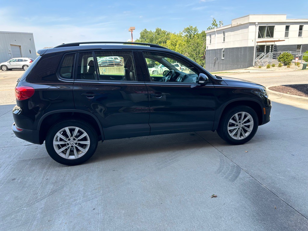 2017 Volkswagen Tiguan Image 8