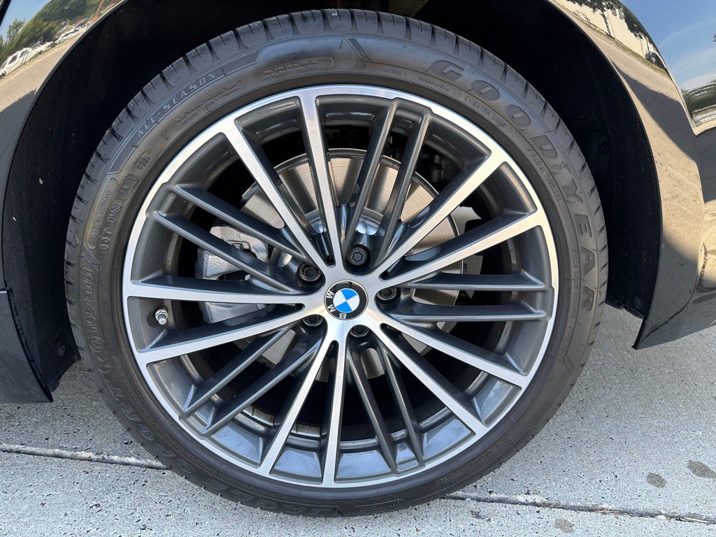 2023 BMW 5 Series Image 9