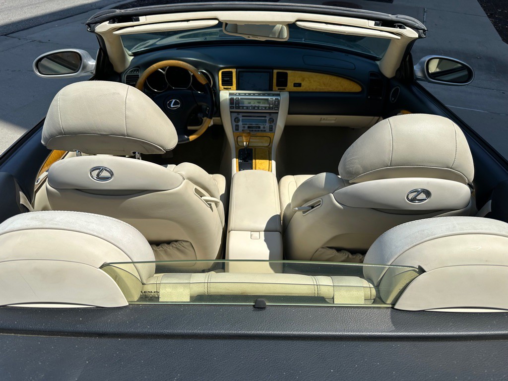 2002 Lexus SC Image 9