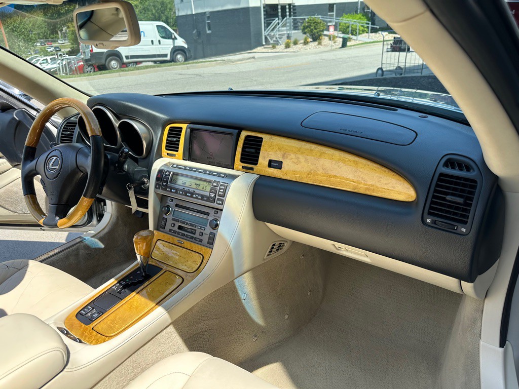 2002 Lexus SC Image 20