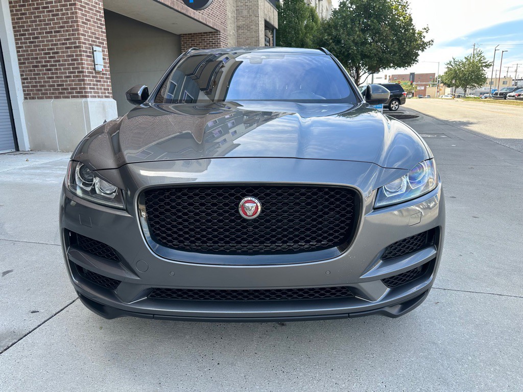 2018 Jaguar F-PACE Image 2