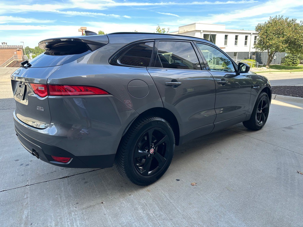 2018 Jaguar F-PACE Image 7