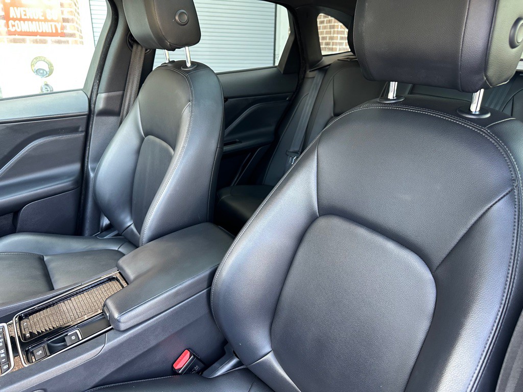 2018 Jaguar F-PACE Image 14