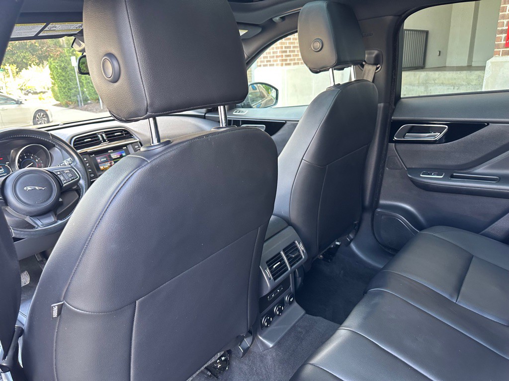 2018 Jaguar F-PACE Image 16