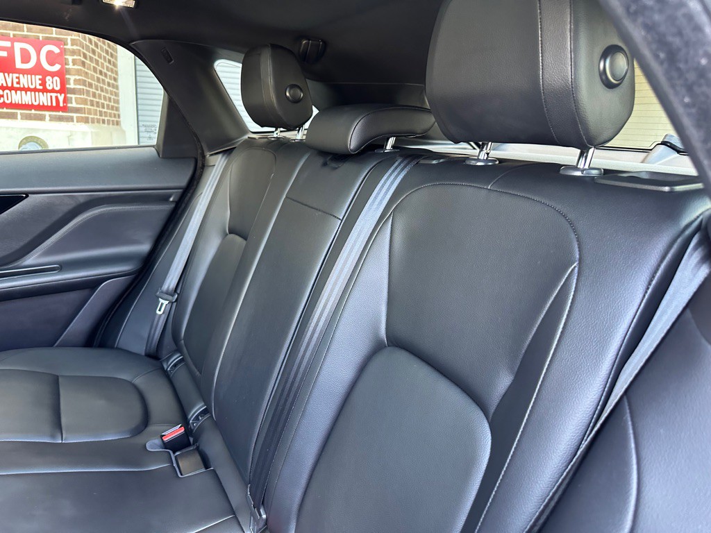 2018 Jaguar F-PACE Image 18
