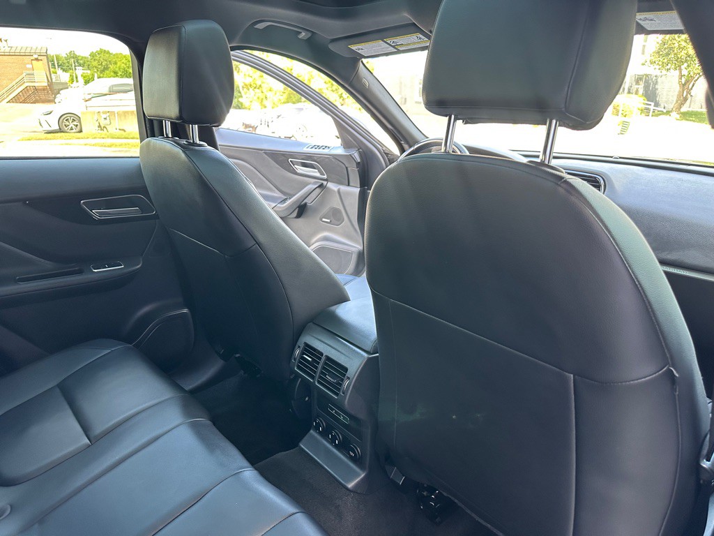 2018 Jaguar F-PACE Image 19