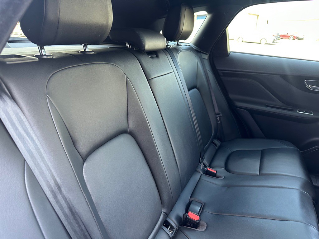 2018 Jaguar F-PACE Image 21