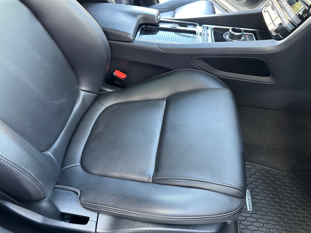 2018 Jaguar F-PACE Image 24