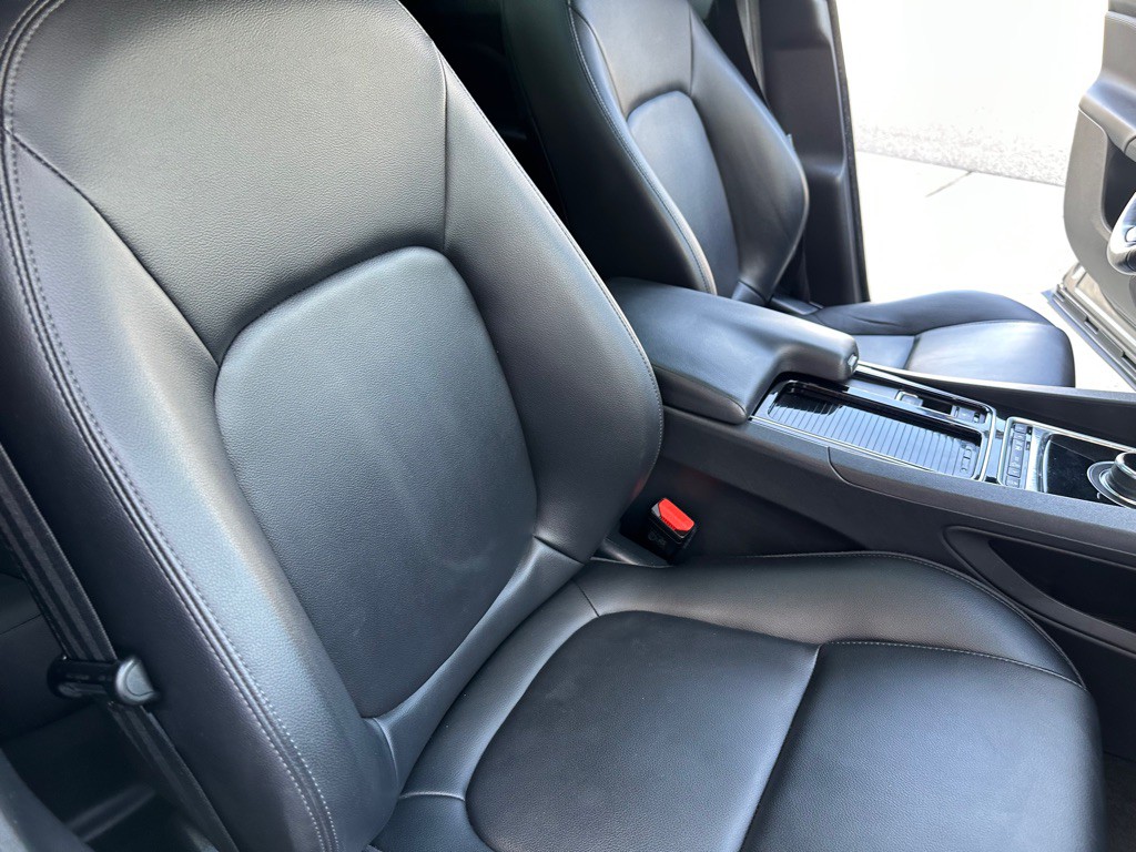 2018 Jaguar F-PACE Image 25