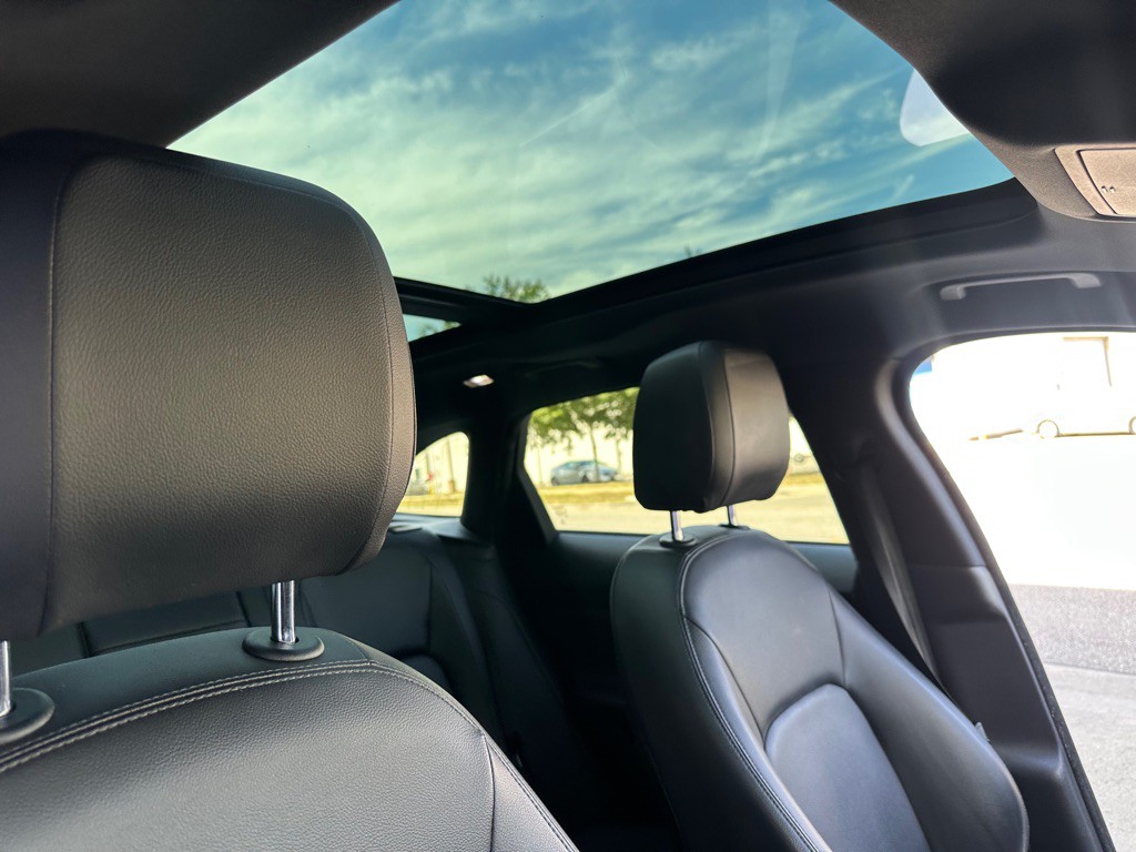 2018 Jaguar F-PACE Image 28