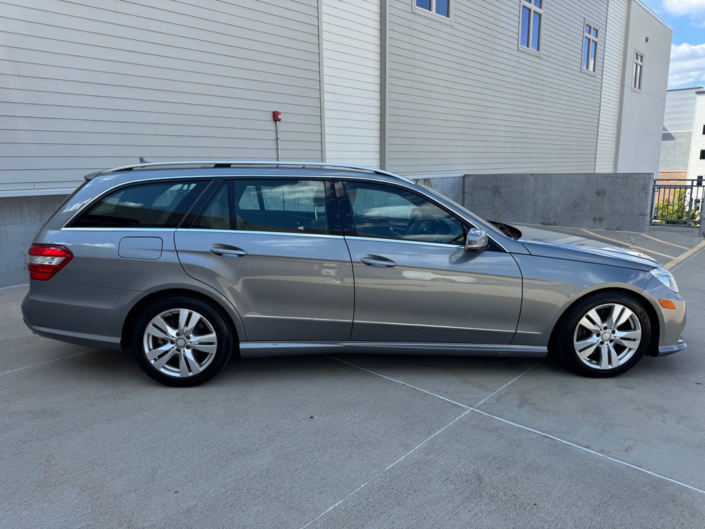 2011 Mercedes-Benz E-Class Image 2