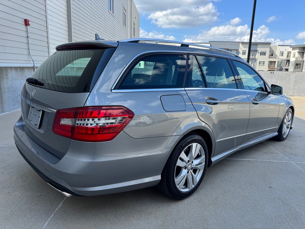 2011 Mercedes-Benz E-Class Image 3