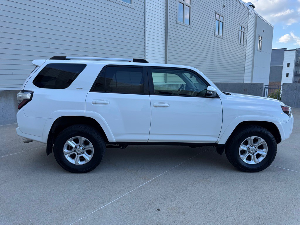 2020 Toyota 4Runner Image 2