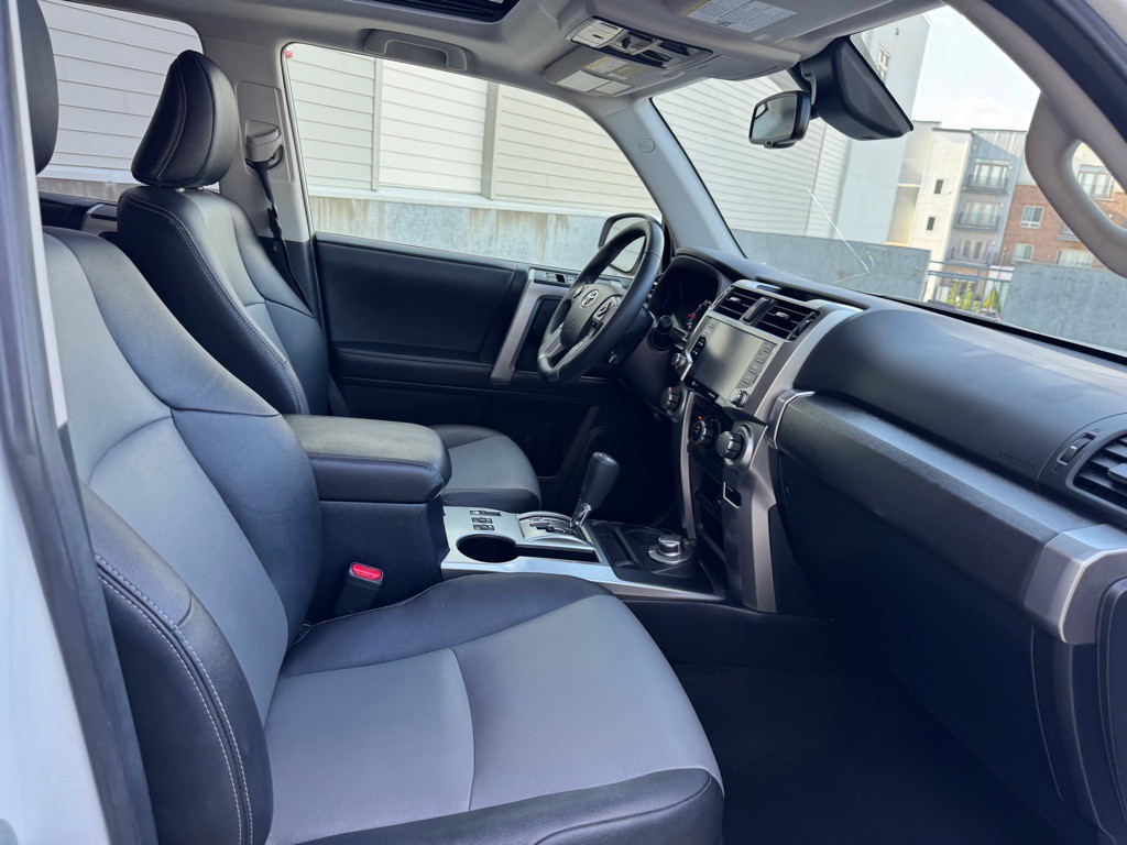2020 Toyota 4Runner Image 27