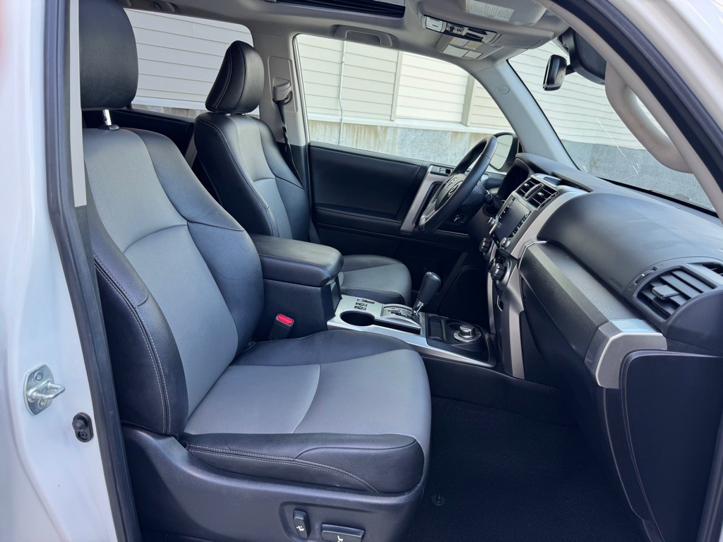 2020 Toyota 4Runner Image 28