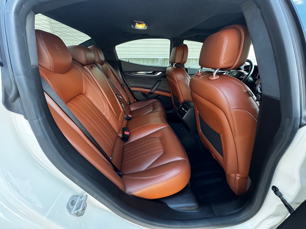 2016 Maserati Ghibli Image 20