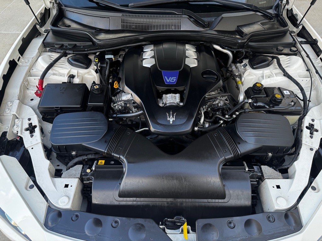 2016 Maserati Ghibli Image 24