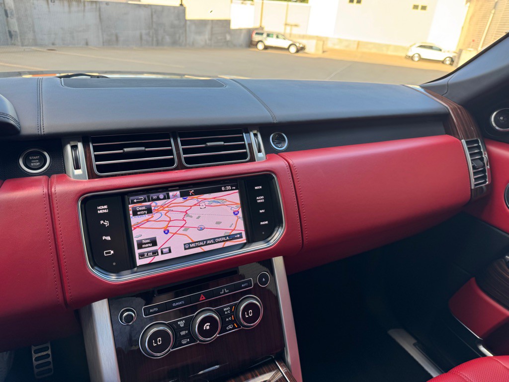 2014 Land Rover Range Rover Image 16