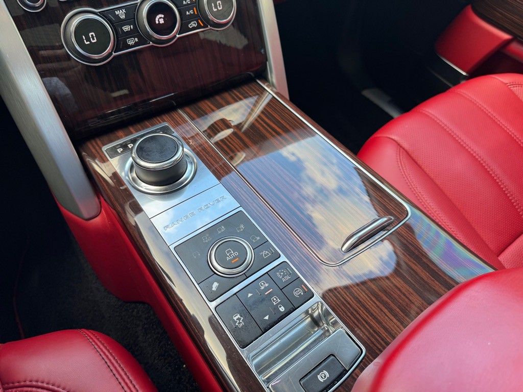 2014 Land Rover Range Rover Image 21