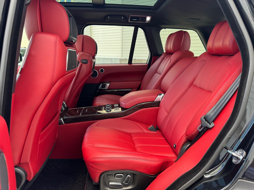 2014 Land Rover Range Rover Image 24