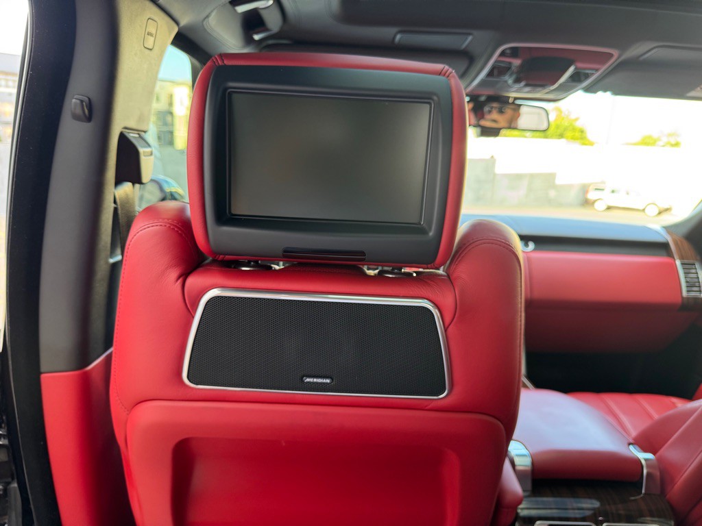 2014 Land Rover Range Rover Image 25