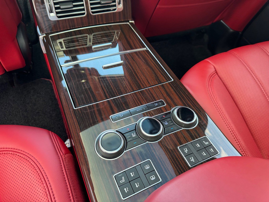 2014 Land Rover Range Rover Image 26