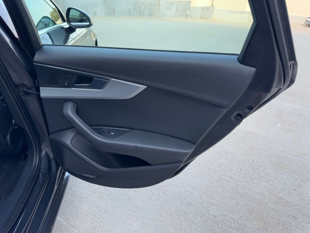 2017 Audi A4 Image 27