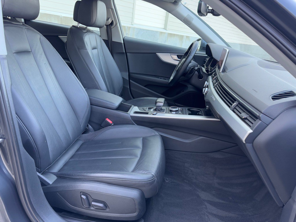 2017 Audi A4 Image 31