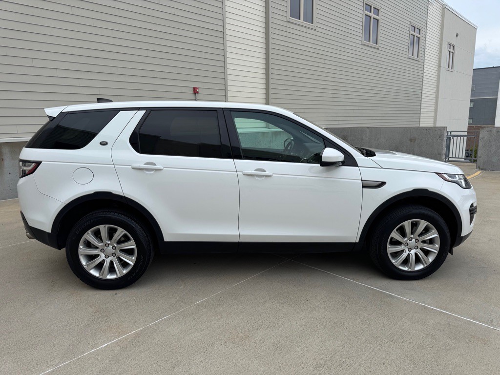 2019 Land Rover Discovery Sport Image 2