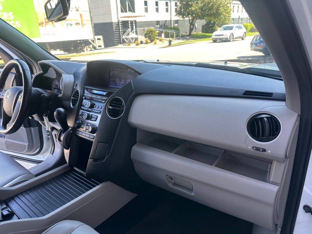 2014 Honda Pilot Image 25