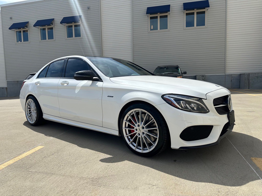 2016 Mercedes-Benz C-Class Image 1
