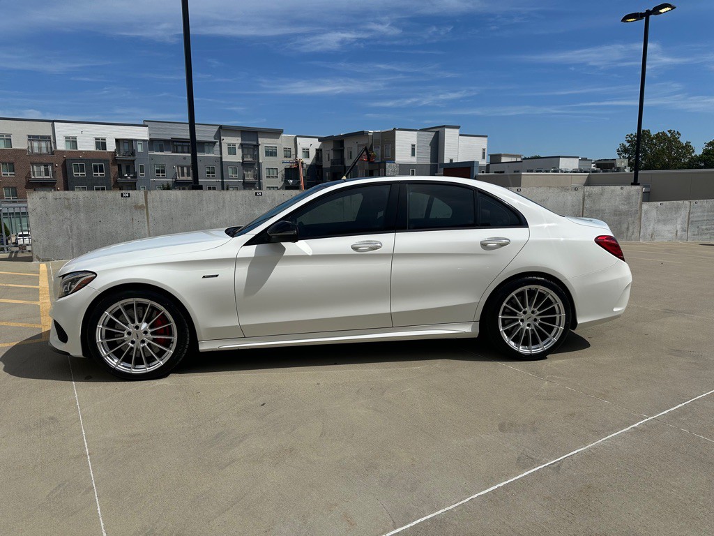 2016 Mercedes-Benz C-Class Image 4